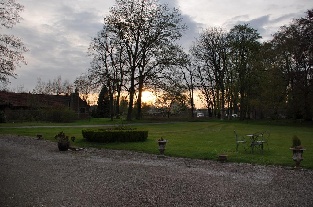 Le Chateau Des Ormes Bed & Breakfast Lambersart Exterior photo